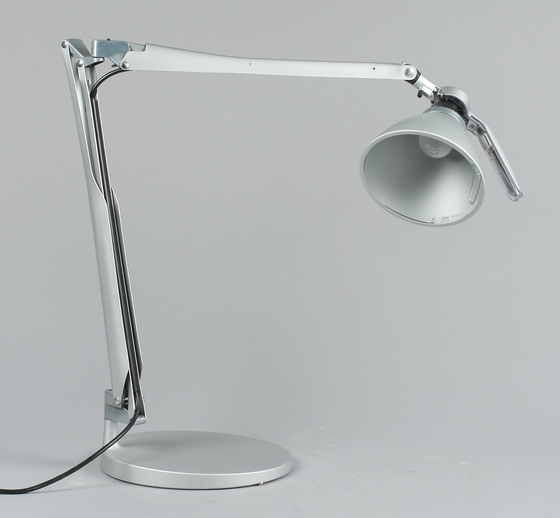 SKRIVBORDSLAMPA, "Fortebraccio D33" Design Alberto Meda o Paulo Rizzatto Luceplan.