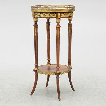 Sidobord, Louis XVI-stil, omkring år 1900, saluförd av Myrstedt & Stern i Stockholm.