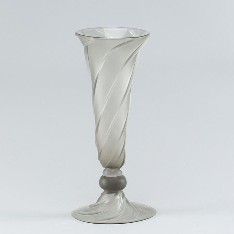 A SEGUSO VETRI D'ARTE GLASS VASE, later part of the 20th century.