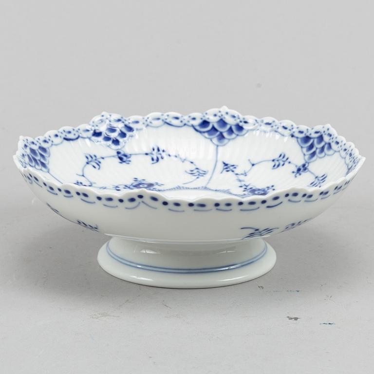 Delar av kaffeservis,  porslin, 13 delar, "musselmalet", hel- och halvblonde, , Royal Copenhagen.