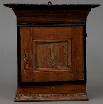 VÄGGSKÅP, allmoge, 1800-luku.