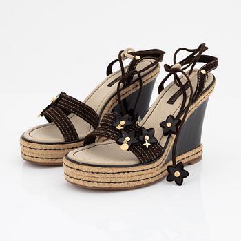 Louis Vuitton, sandaletter, italiensk storlek 36 1/2.