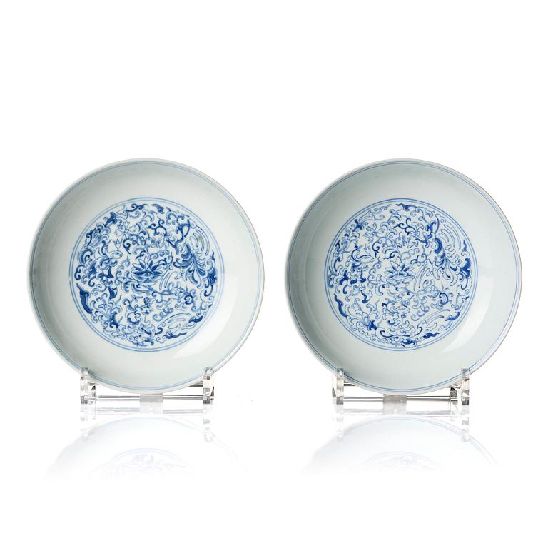 Fat, ett par, porslin. Qingdynastin, Daoguangs märke och period (1821-50).