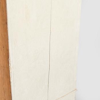 Klädskåp, 1900-tales första hälft.