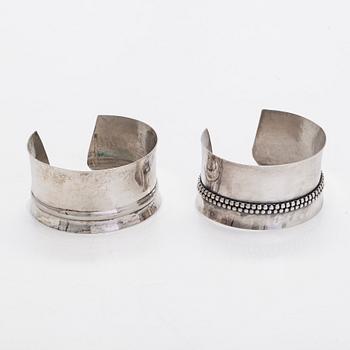 Mauno Honkanen, armband, 2 st, silver, A. Tillander, Helsingfors 1964.