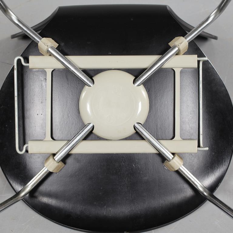 STOL, "Sjuan", Arne Jacobsen, Fritz Hansen, bär datering 1971.