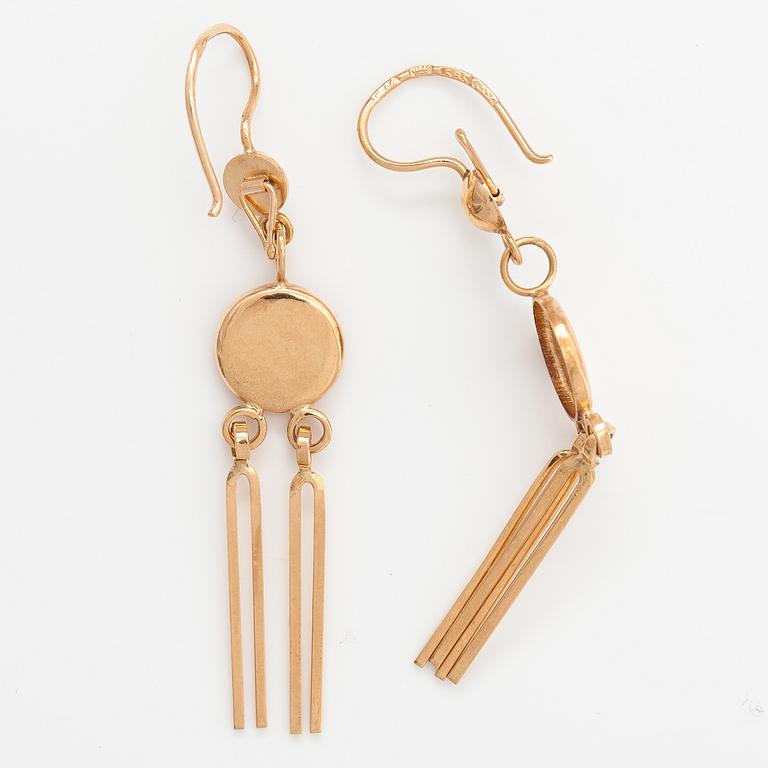 A pair of 14K gold earrings. Finland.