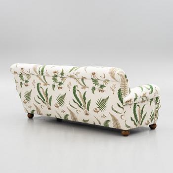 Josef Frank, a model 703 sofa, Firma Svenskt Tenn.