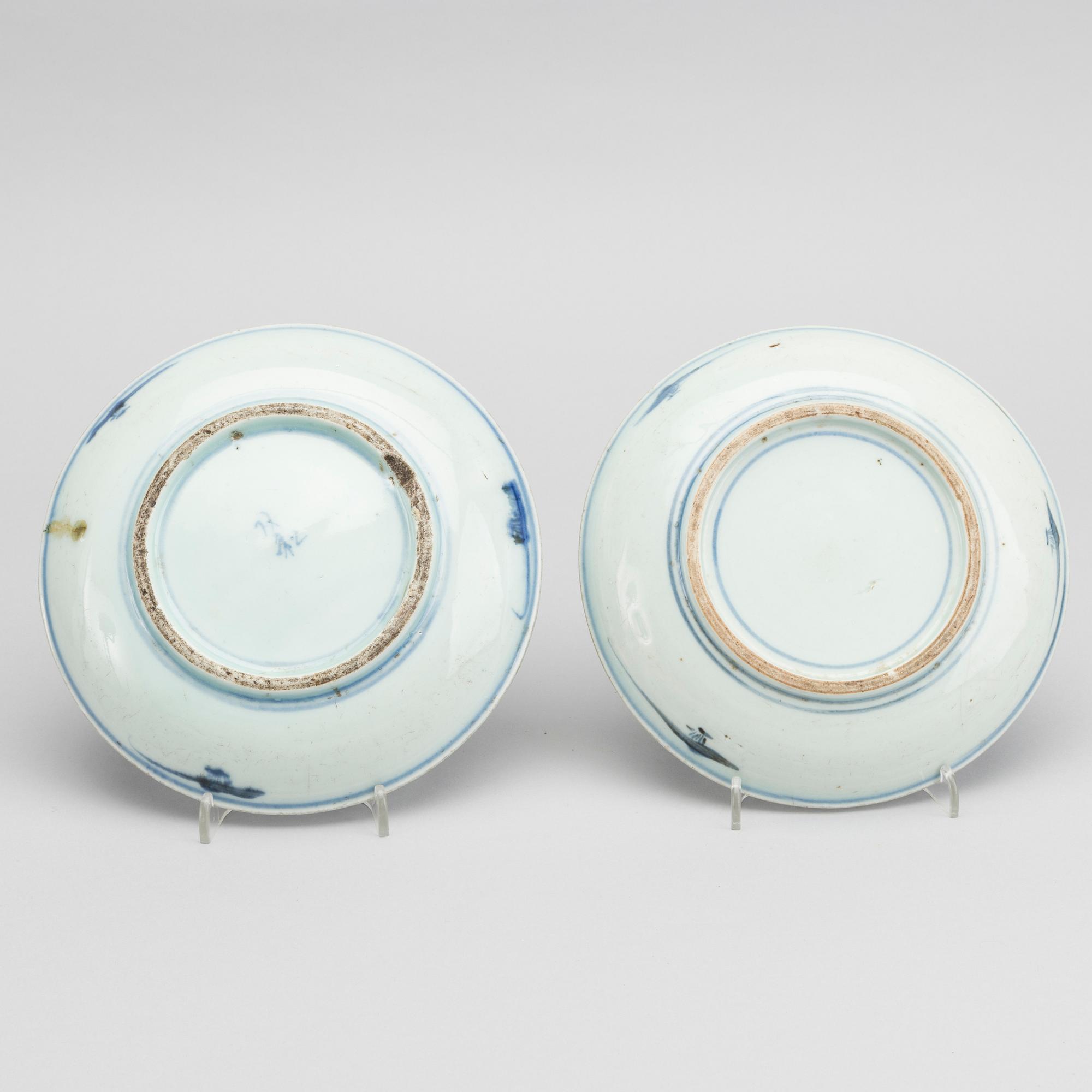 A pair of Chinese porcelain plates 17th century.