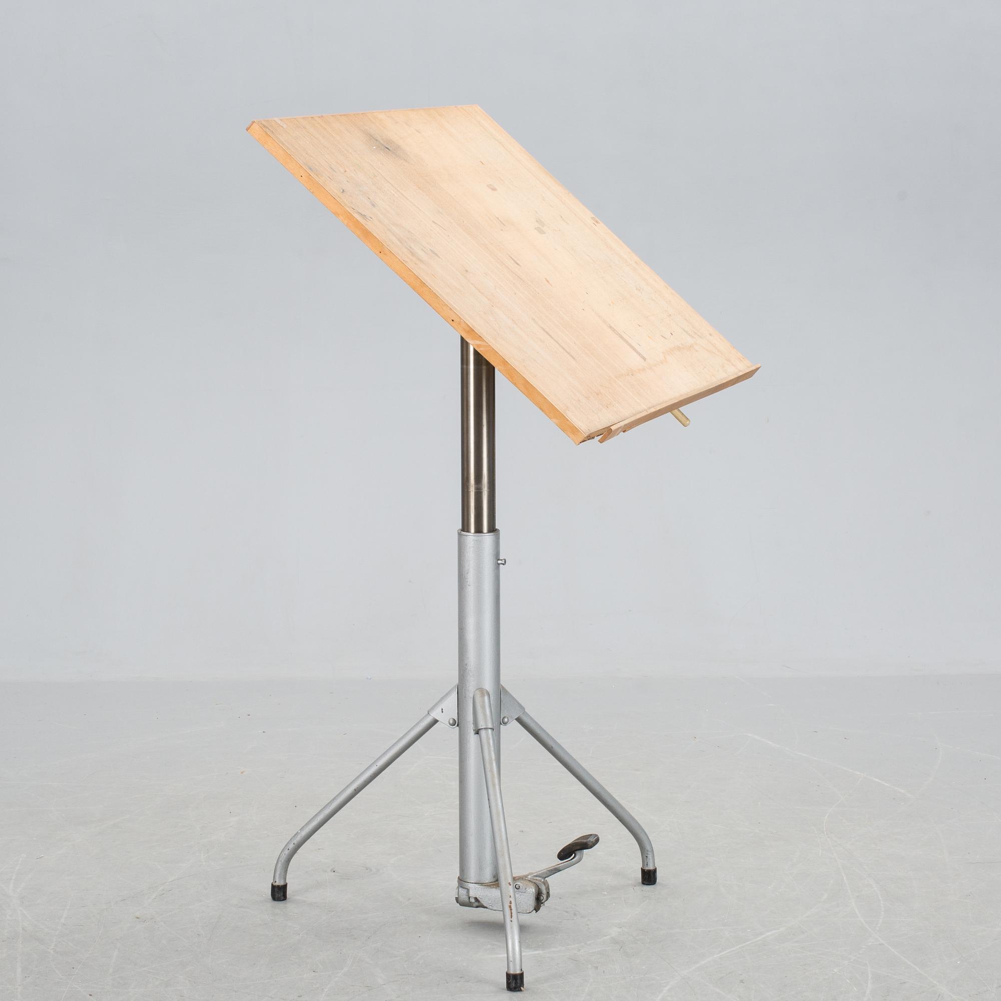 RITBORD / ARKITEKTBORD. Nike, . 1900-talets mitt.