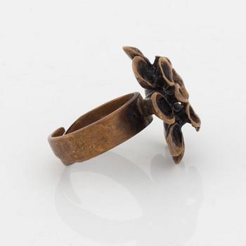 Hannu Ikonen, belt, pendant, ring, bronze.