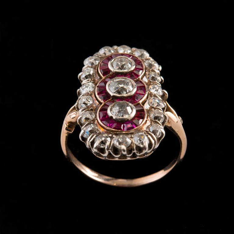 A RING, old cut diamonds c. 2.50 ct. 28 rubies. 14K gold. Likely Russia early 1900 s. Weight 6,3 g.