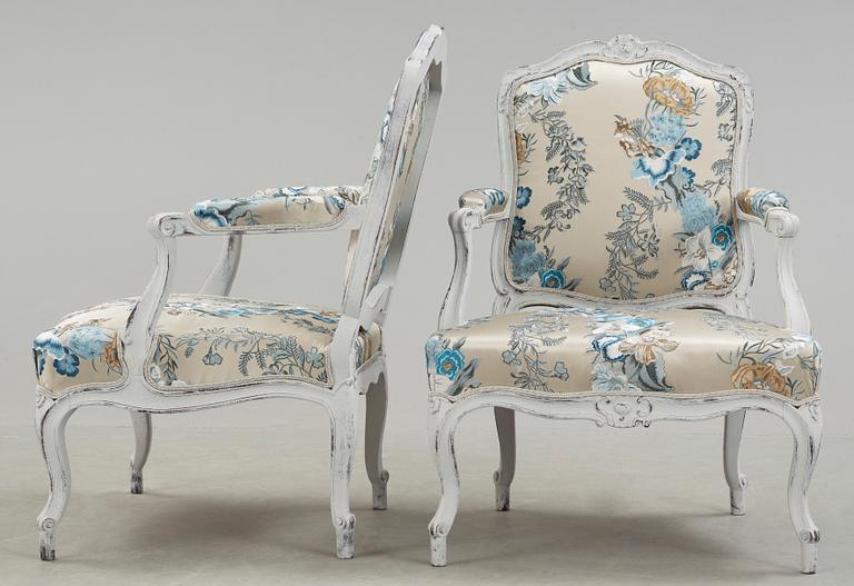 FÅTÖLJER, ett par, rokoko-stil, 1900-talets första hälft.
