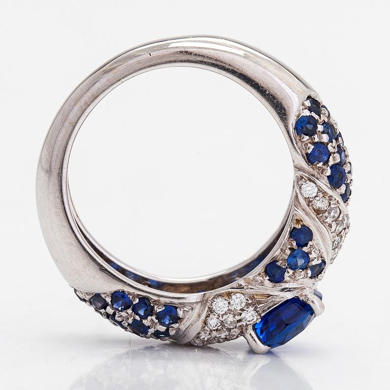 An 18K white gold ring, with diamonds totalling approximately 0.22 ct and sapphires.