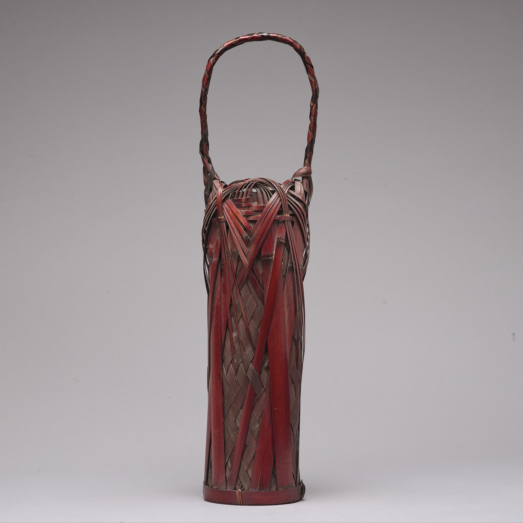 A Japanese tray, miniature pagoda and basket, early 20th Century.