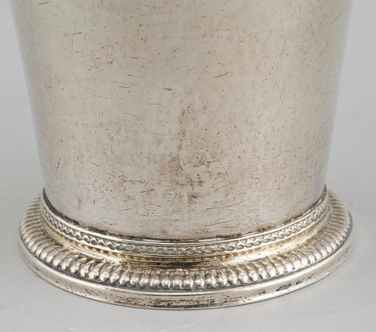 ANDERS SCHOTTE (1760-1806), bägare, silver, Uddevalla, vikt 263 g.