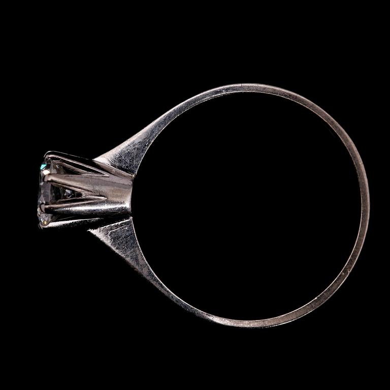 RING, 18 k, briljantslipad diamant 0.91 ct, enl intyg, svenska stämplar LEA, 1970. Total vikt ca 3,8 gram.