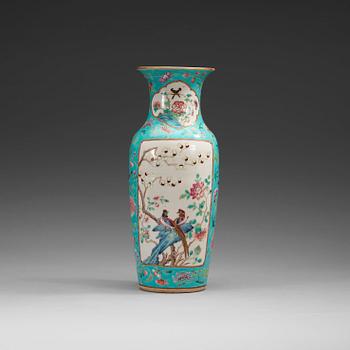 A turquoise famille rose vase, late Qing dynasty (1644-1912).