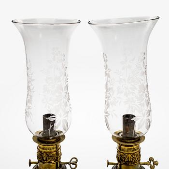 Öljylamppuja, pari, pari, 1800/1900-luku.