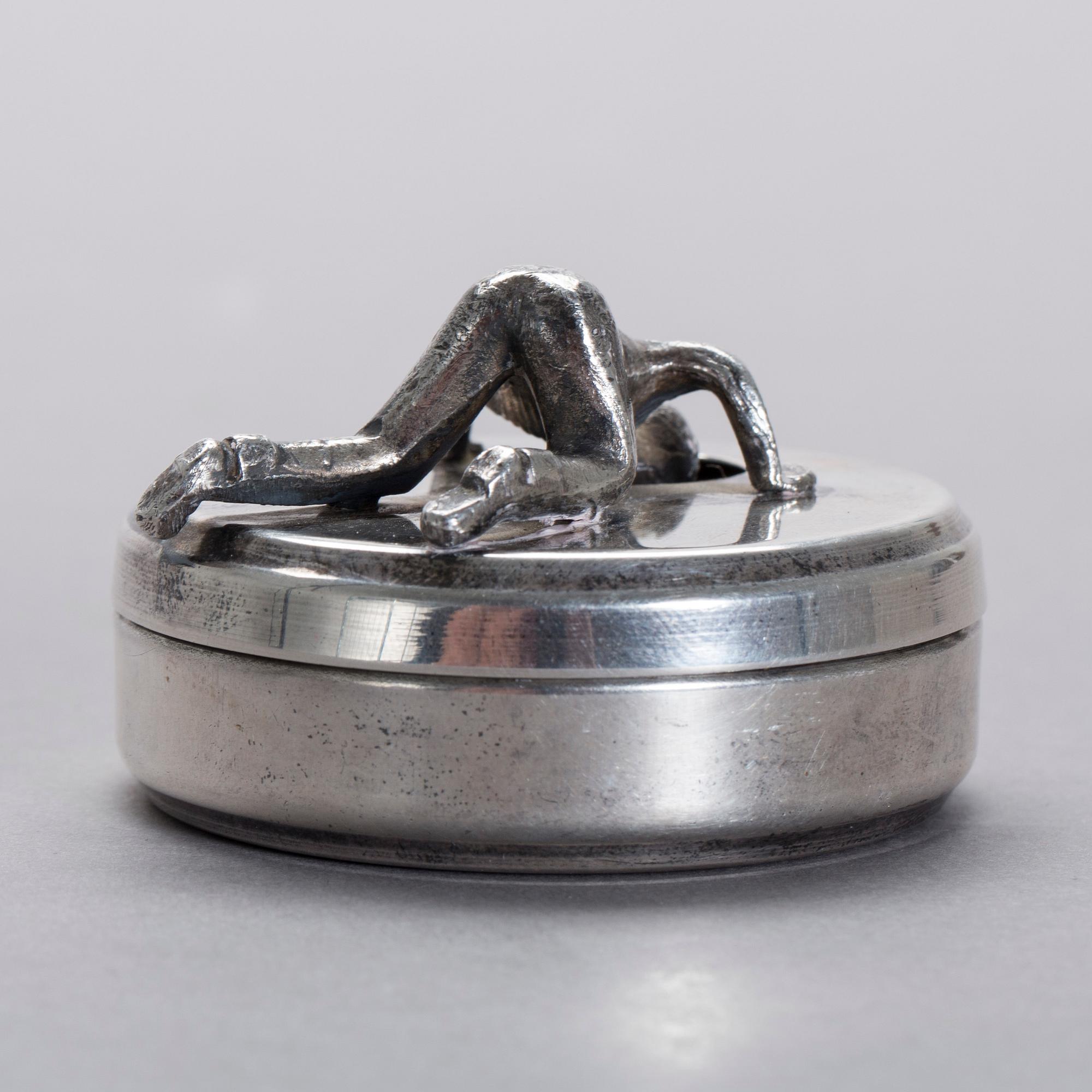 MANSCHETTKNAPPSASK, vitmetall, Widerholm & Dahlberg, 1900-talets andra hälft.