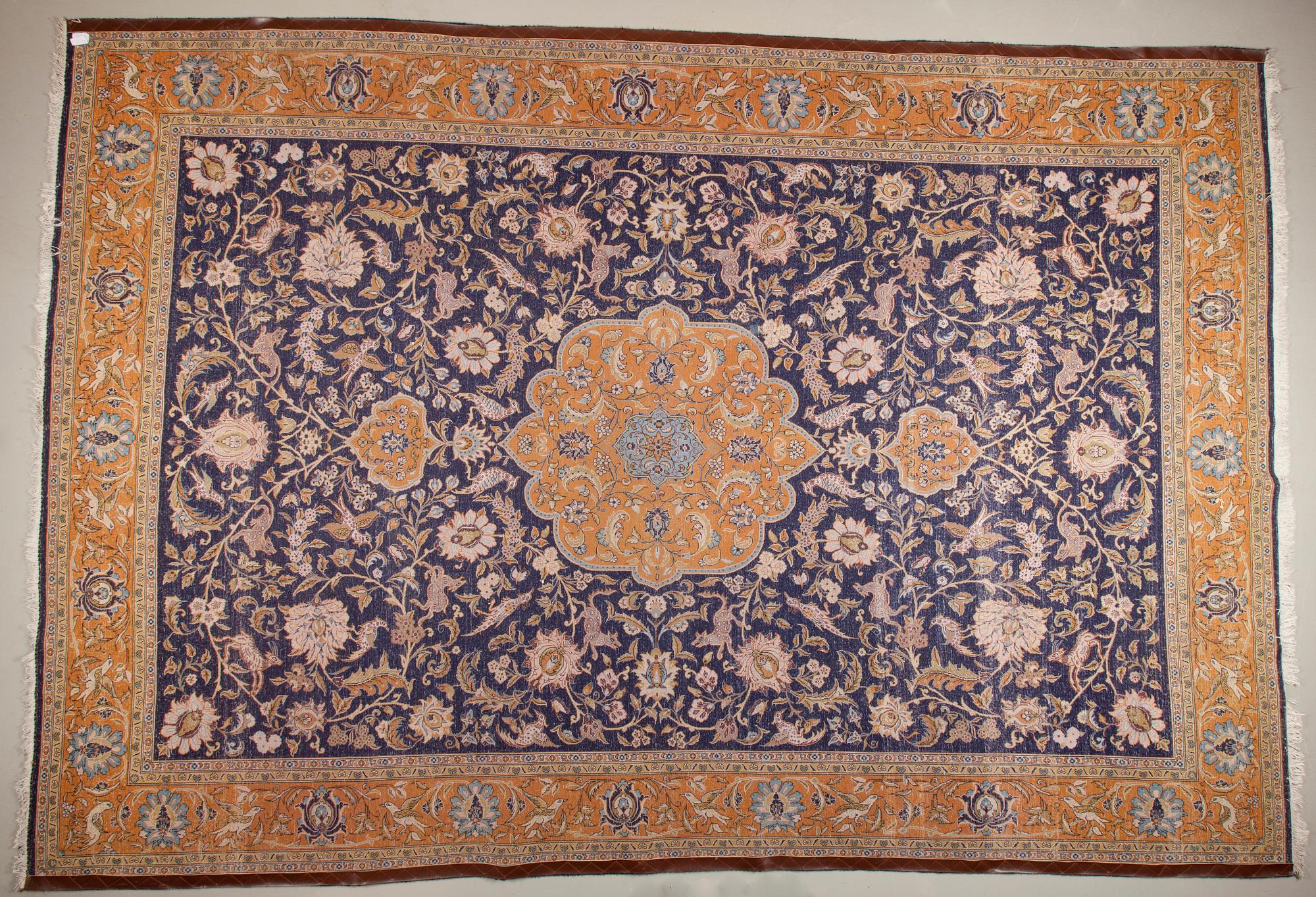 MATTA, Keshan, ca 380x265 cm.