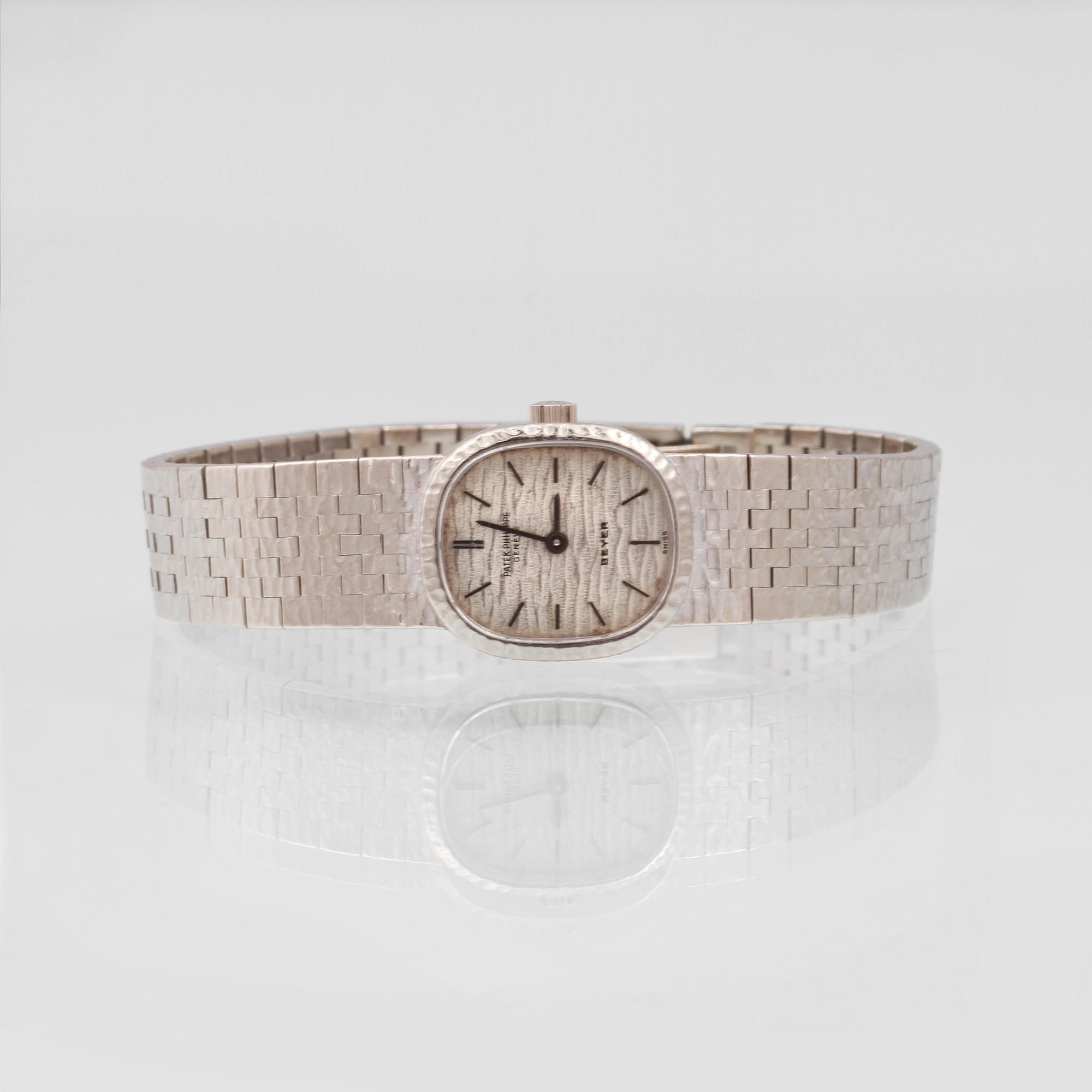 DAMARMBANDSUR, 18K vitguld, Patek Philippe. Vikt 48,9 gram.