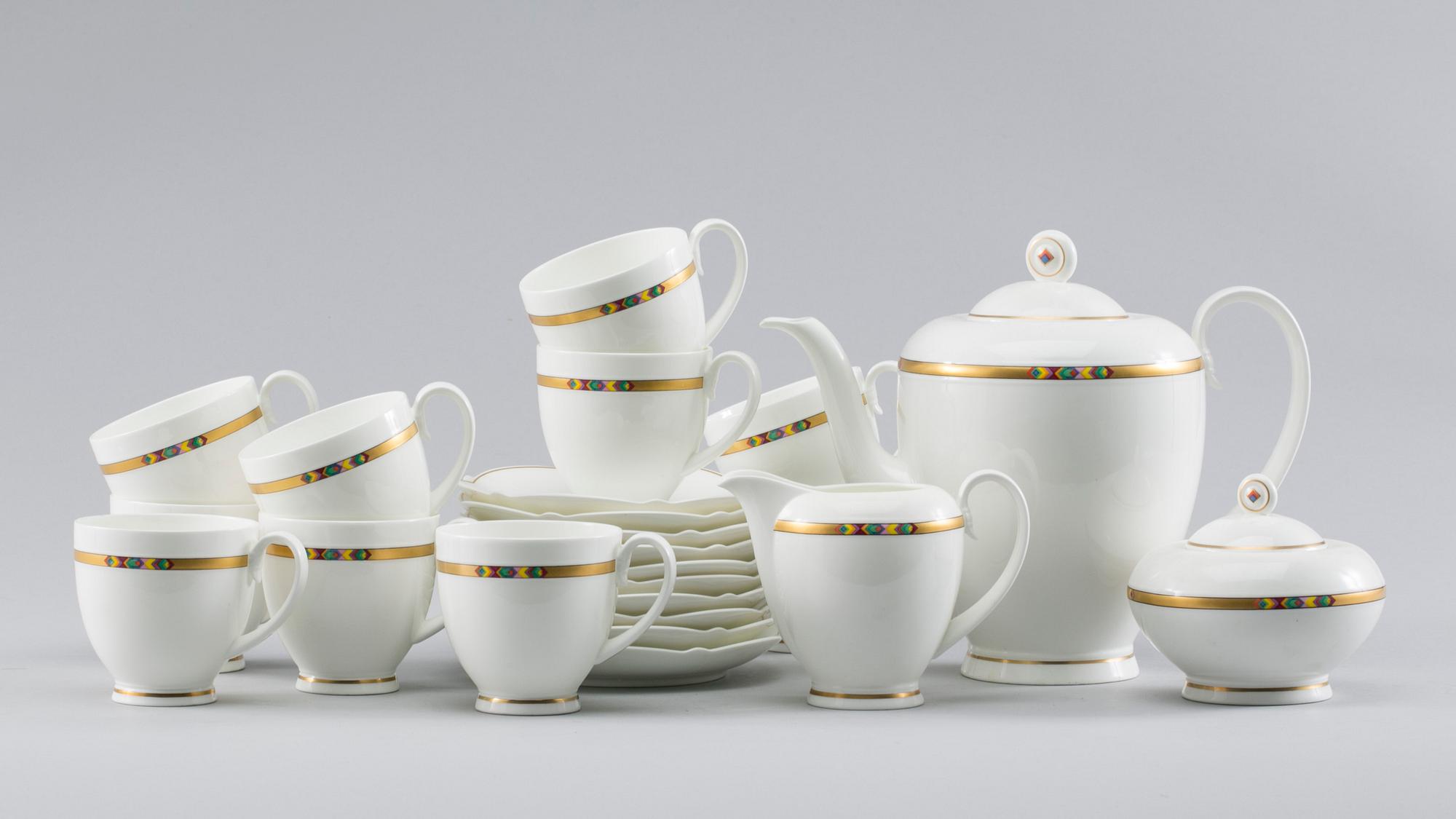 A Villeroy & Boch "Vivia" dinner service.(50).