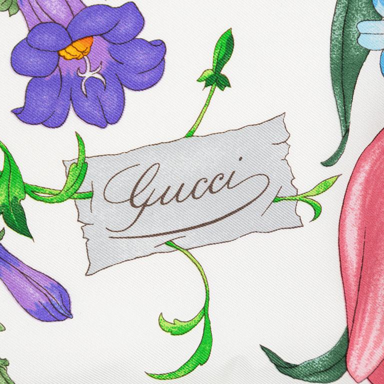 Gucci, a 'Flora' twill silk scarf.