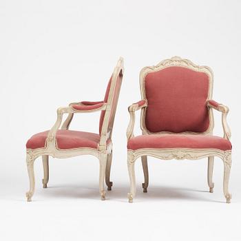A large pair of Swedish Rococo armchairs in the manner of O Höglander (1750-1765).