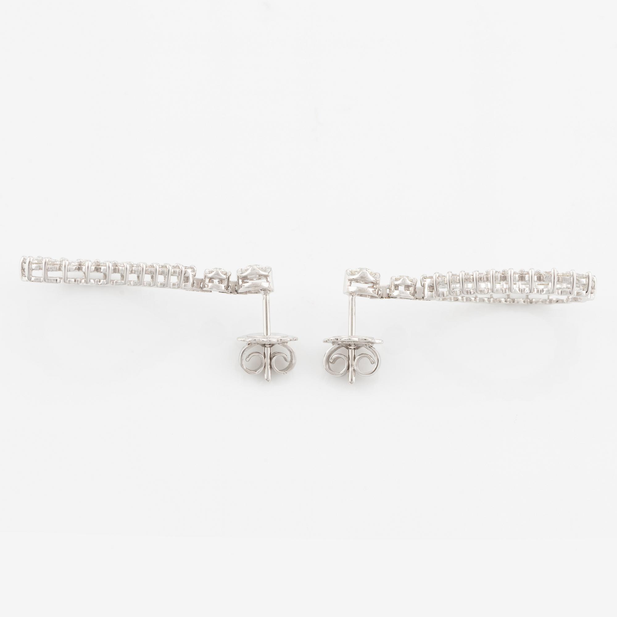 Drop-shaped earrings with brilliant-cut diamonds.