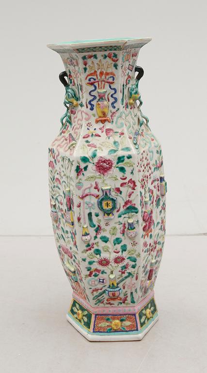 VAS, porslin, Kina, 1800-tal.