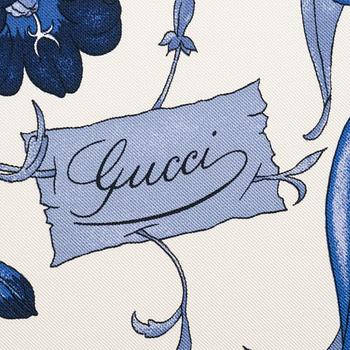 Gucci, a 'Flora' twill silk scarf.