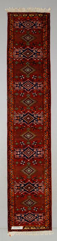 MATTA, Azerbadjan. Ca 400 x 80 cm.