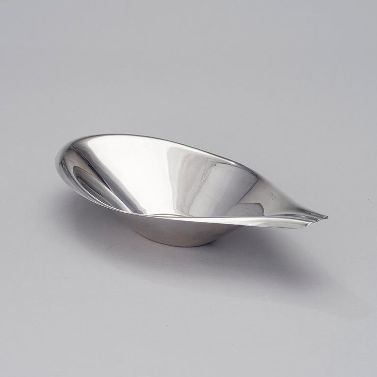 A silver bowl by Tapio Wirkkala, model TW 11, Hopeakeskus, Hämeenlinna, Finland 1962. Weight 161 g.