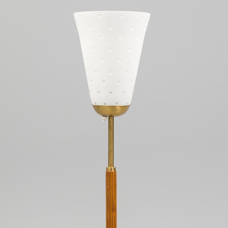 A mid 20th century floor lamp.