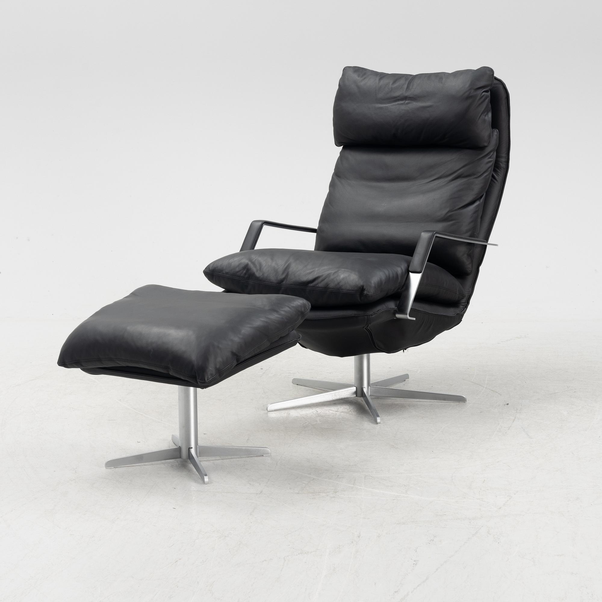 A leather 'SL 330' swivel chair and ottoman, Søren Lund, Denmark.