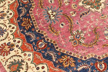 A rug, Ziegler design, diameter approx. 244 cm.