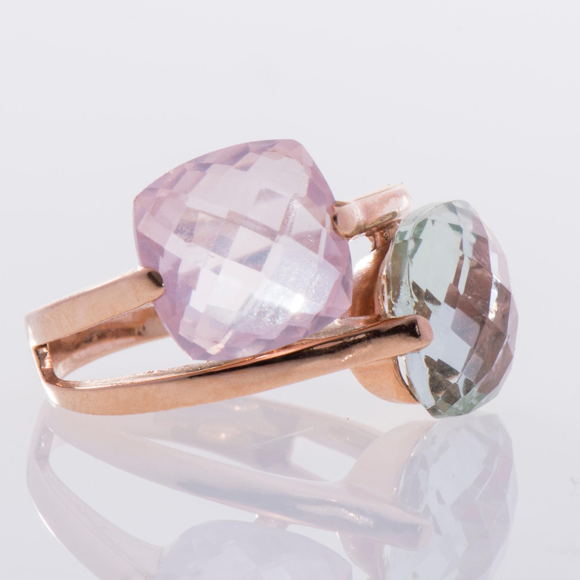 RING, 18K guld, cushion cut rosenkvarts och prasiolit, italienska stämplar. Vikt 5,4 g.