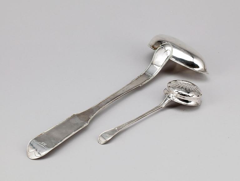 SOPPSLEV OCH STRÖSKED, silver, Anders Johan Lignell, Sundsvall, 1800-talets första hälft resp APL, 1837. Totvikt ca300g.