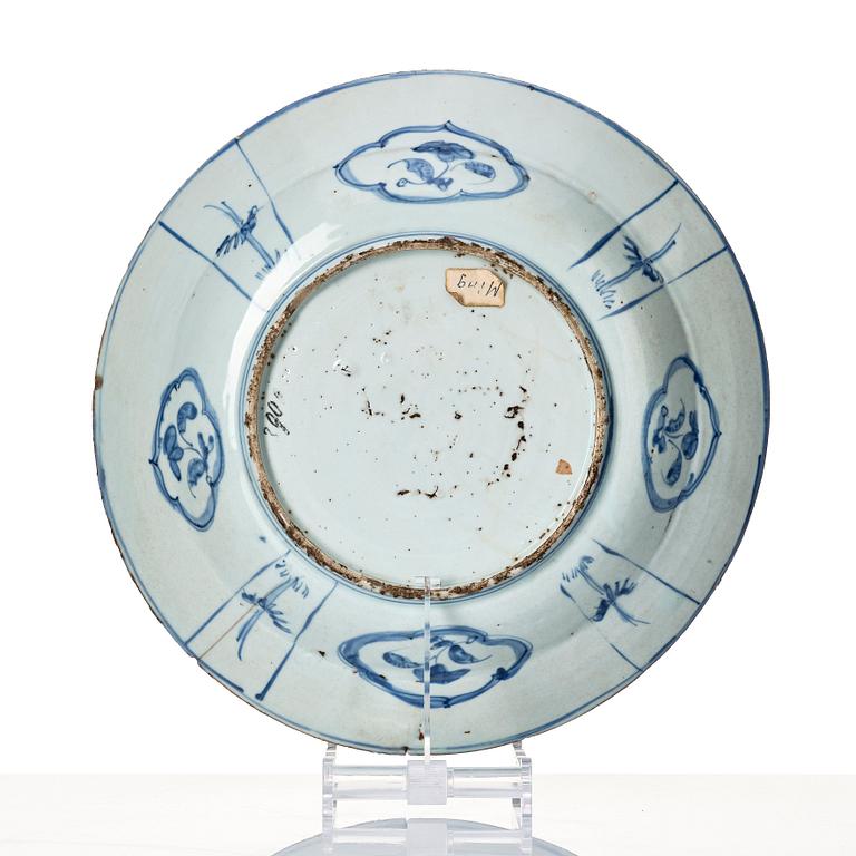 Fat, kraakporslin. Mingdynastin, Wanli (1572-1620).