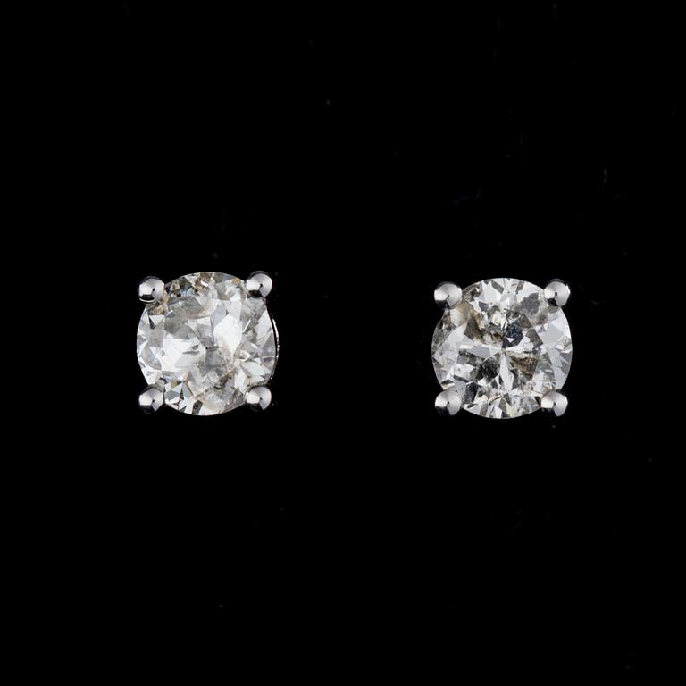 ÖRHÄNGEN, 14K vitguld, briljantslipade diamanter tot. 0,92 ct. Vikt 1,5 g.