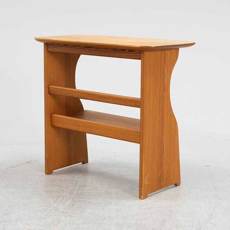 Carl Malmsten, a pine bedside table, model 'Guldheden'.