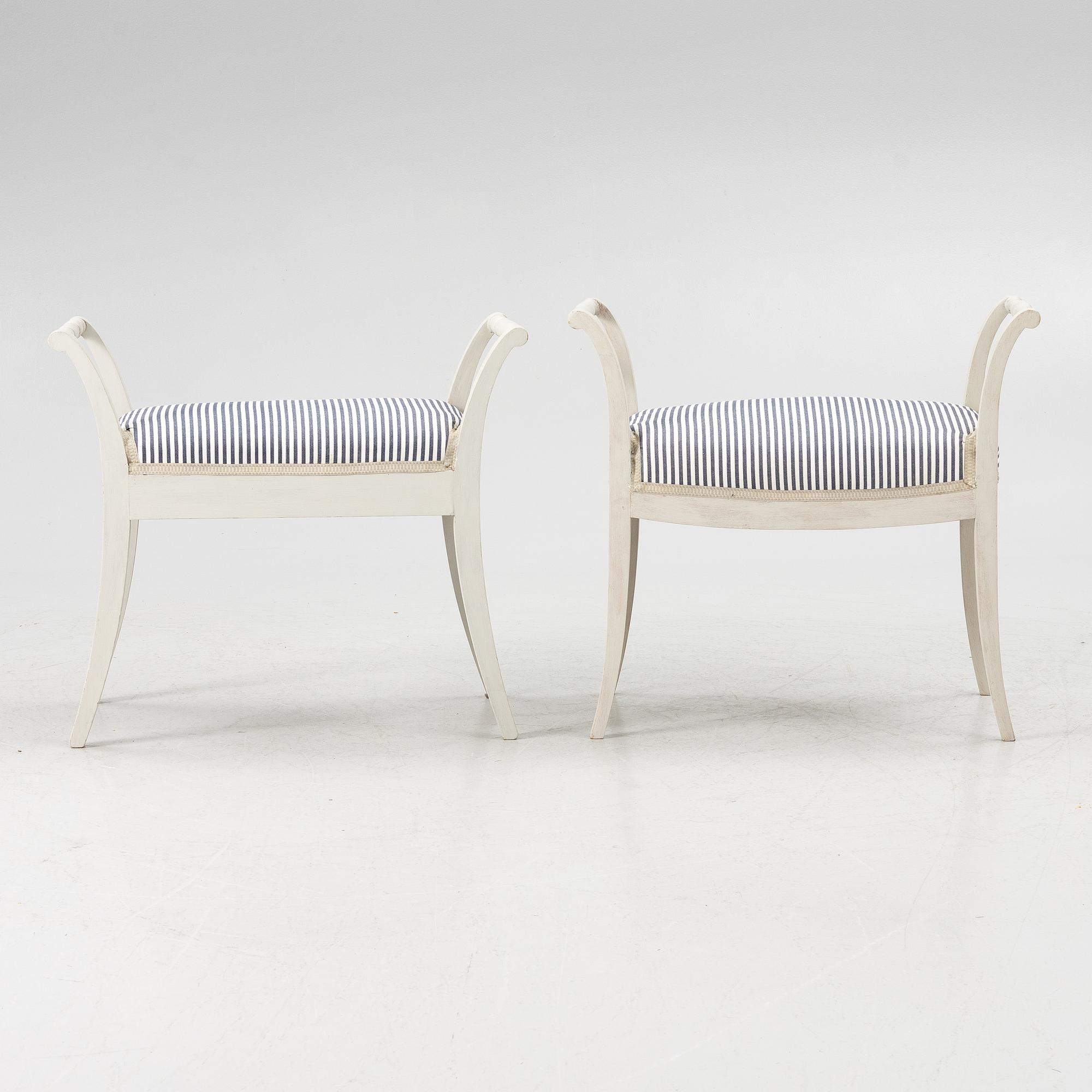 Taburetter, 2 st snarlika, tidigt 1900-tal.