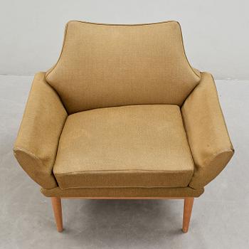 JOHANNES ANDERSEN, 3 delar, Fåtölj, Soffa och bord, Trensum Möbelfabrik, 1960-tal. Soffa etikettmärkt undertill.