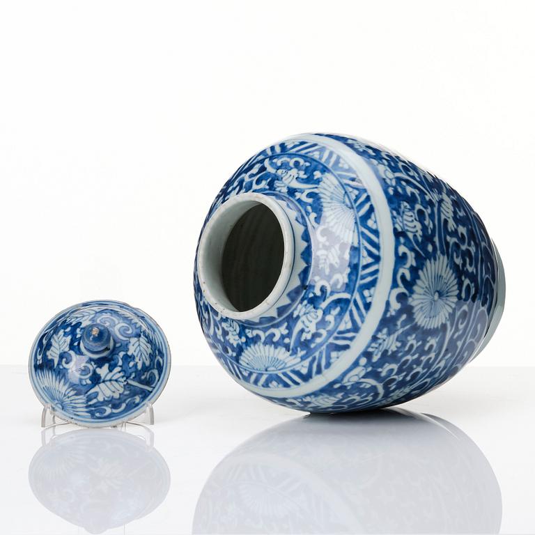 A blue and white jar with cover, Ming dynasty (1368-1644).