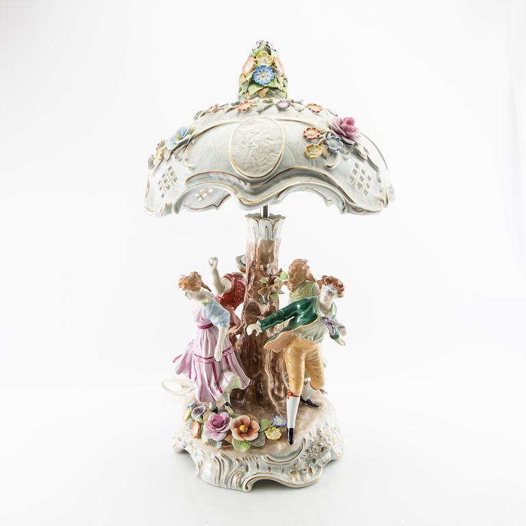 Bordslampa Rokoko-stil PlaueTyskland 1900-talets mitt porslin.