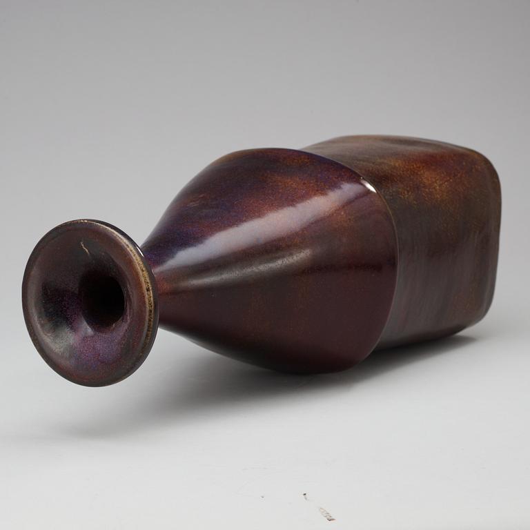 A Stig Lindberg stoneware urn, Gustavsberg Studio, 1968.