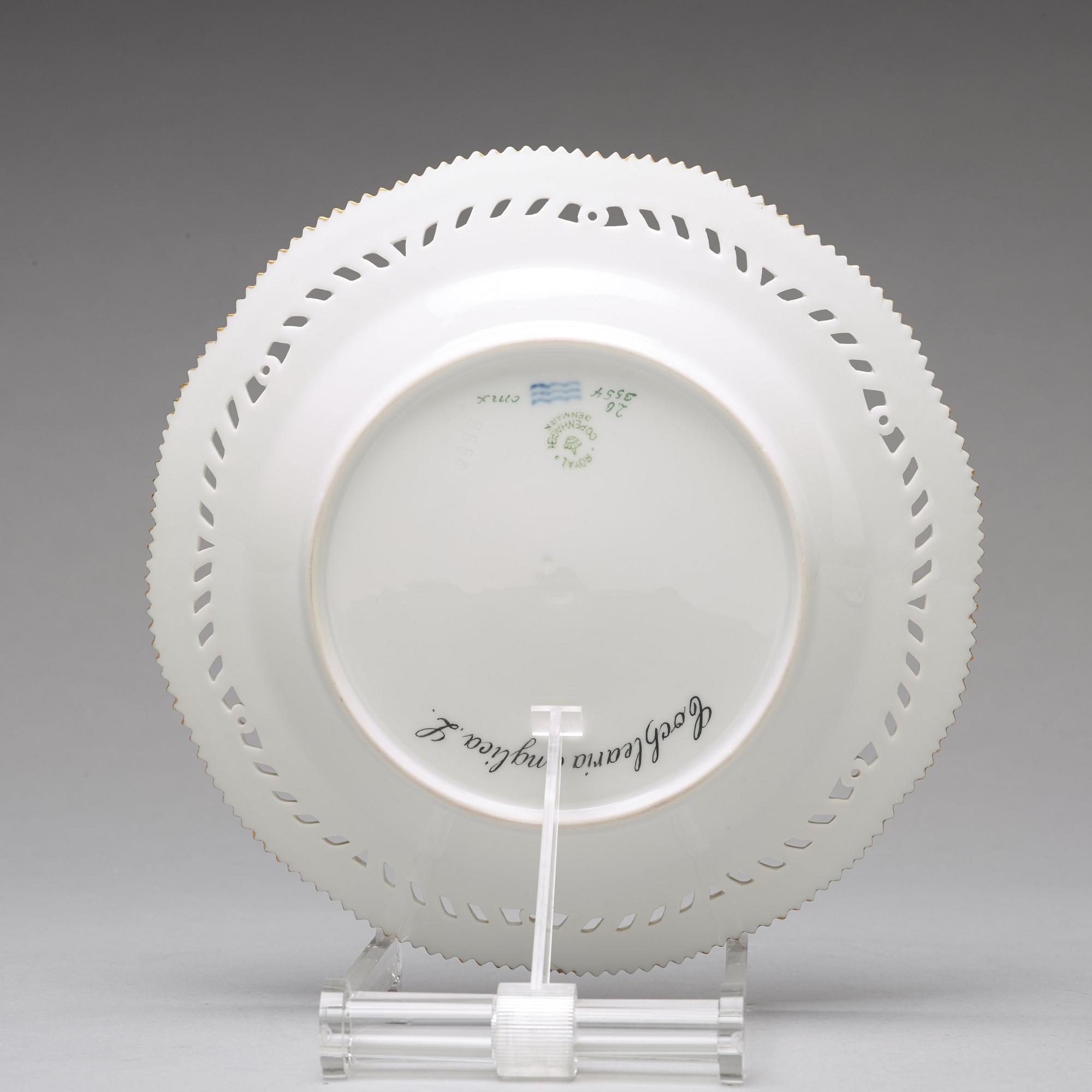 A set of 12 Royal Copenhagen 'Flora Danica' dessert dishes, Denmark, 20th Century.