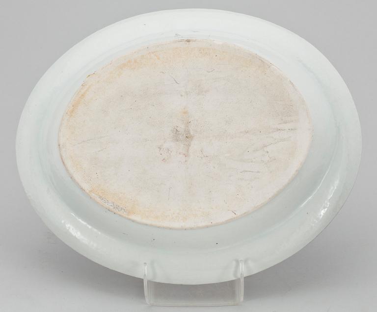 UPPLÄGGNINGSFAT, porslin, Kina, Jiaqing, 1800-talets början.