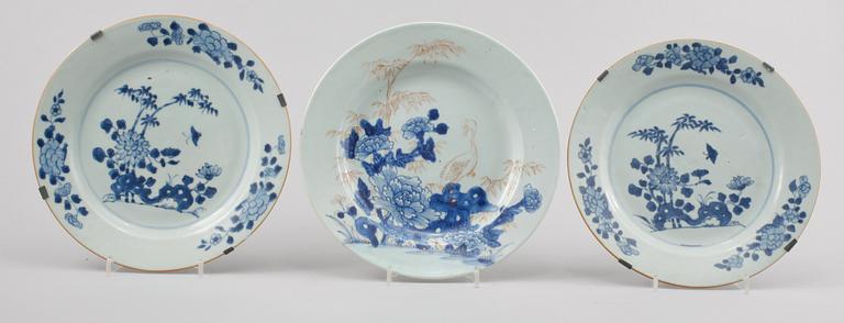 TALLRIKAR, 3 st, porslin, Kina, 1700-tal.